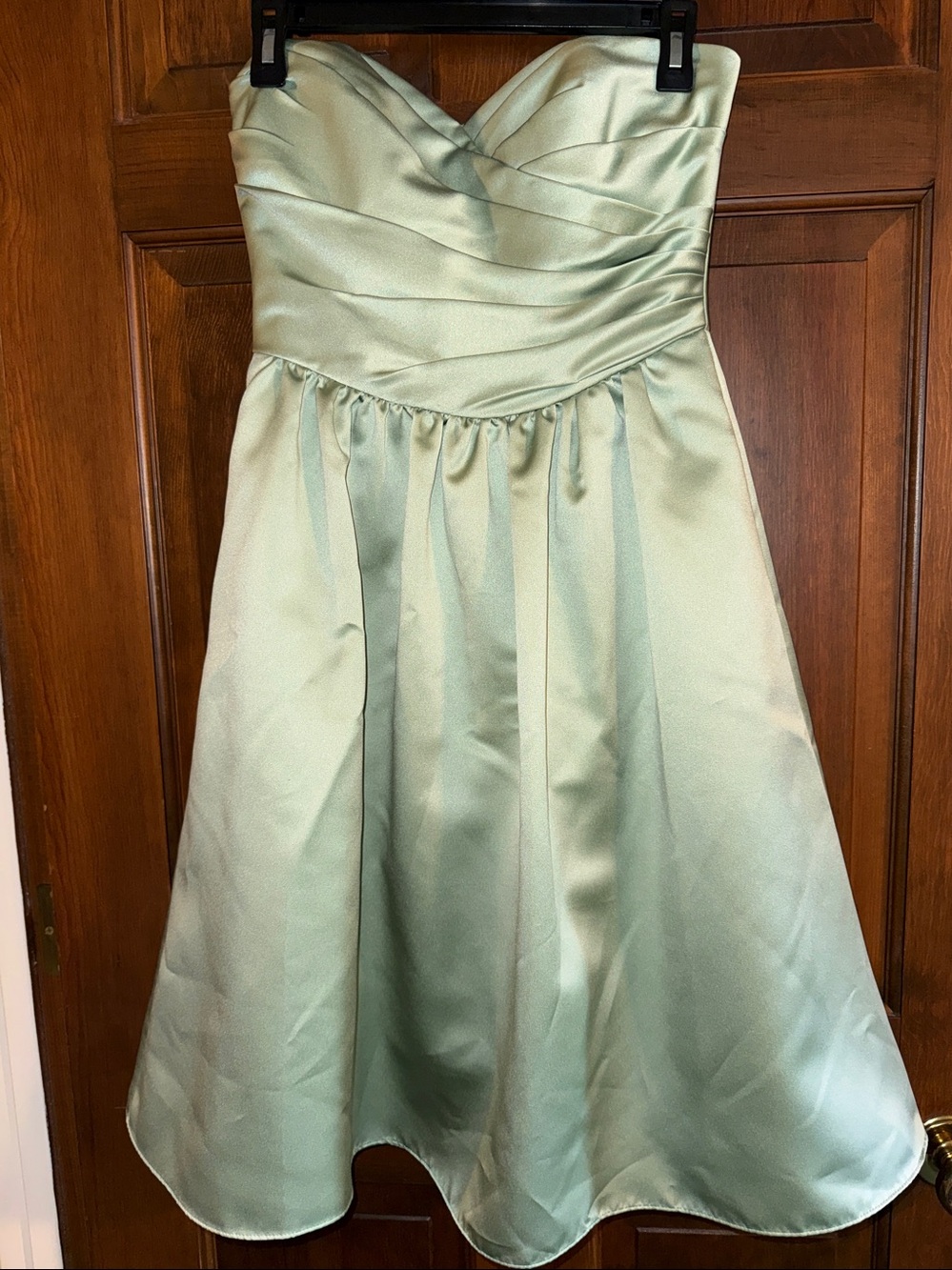 David’s Bridal F15527 strapless light green size 4 dress w/pockets